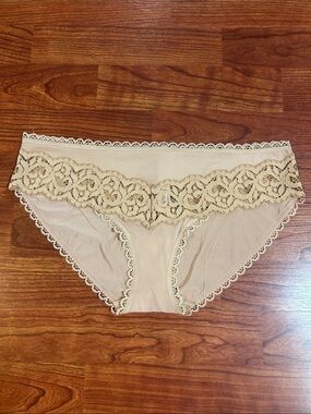 Victoria's Secret Lace Bikini Panty Medium